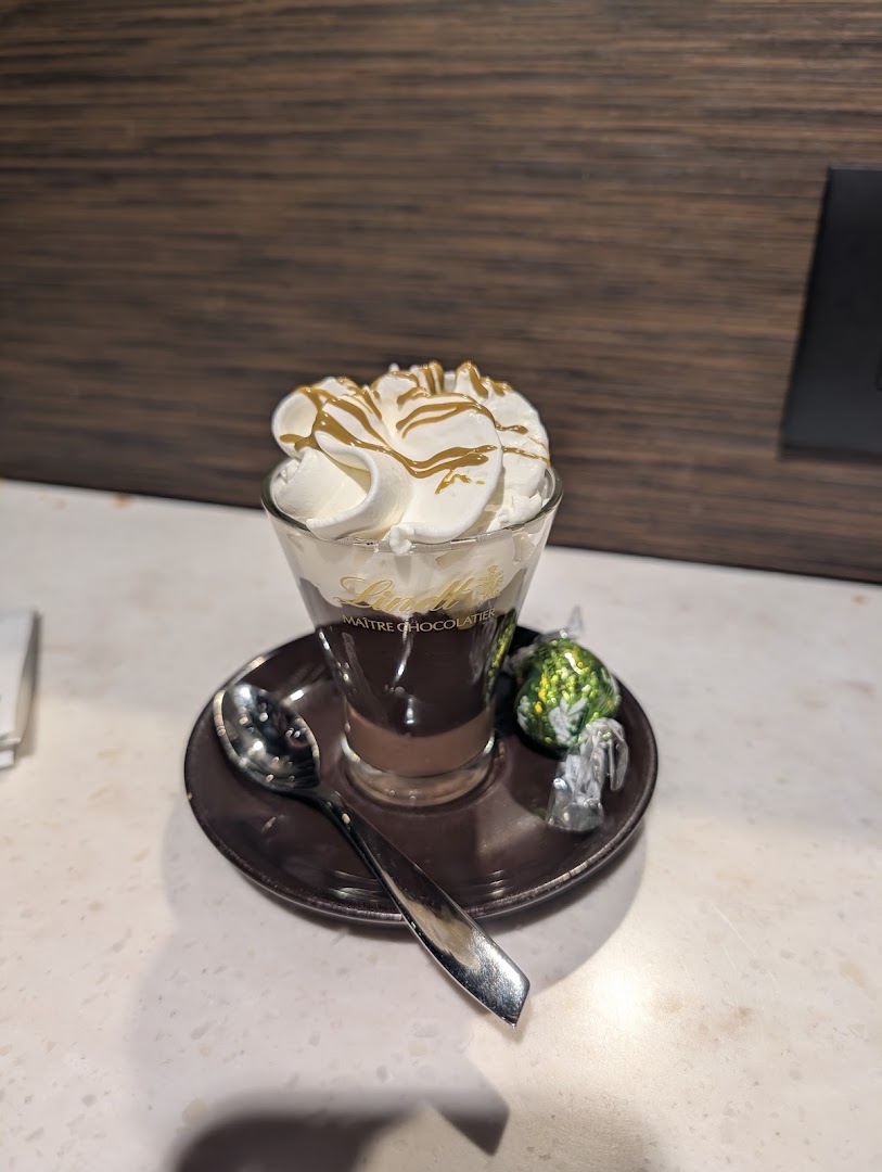 Lindt Chocolate Shop Vicolungo