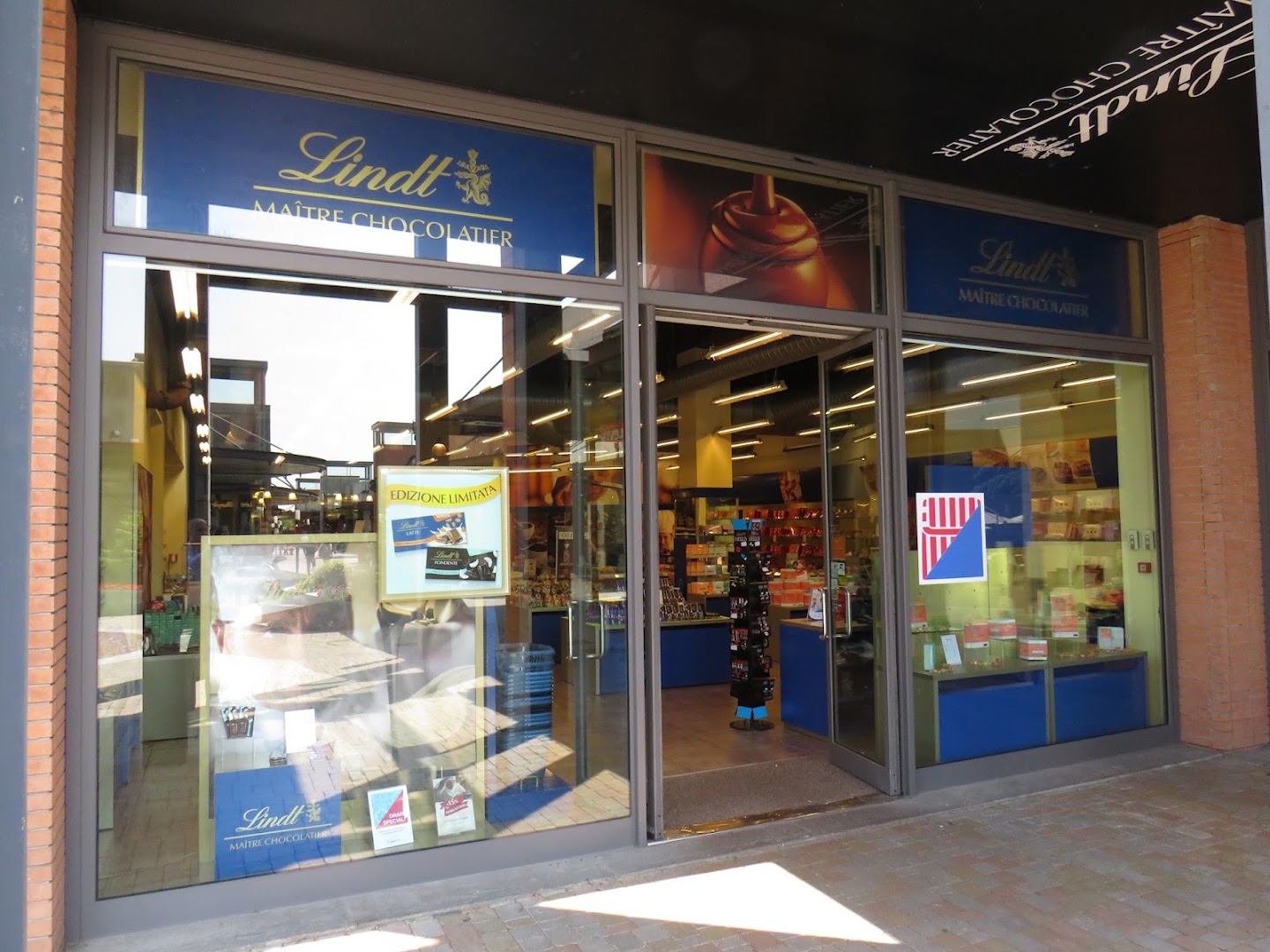 Lindt Chocolate Shop Vicolungo