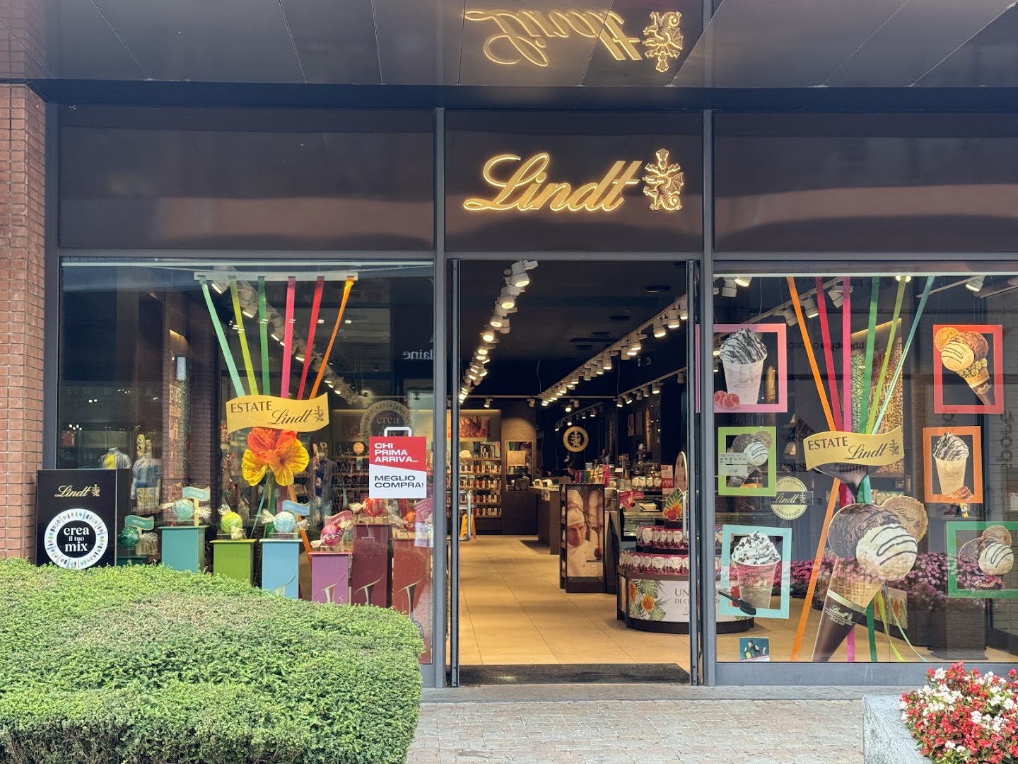 Lindt Chocolate Shop Vicolungo