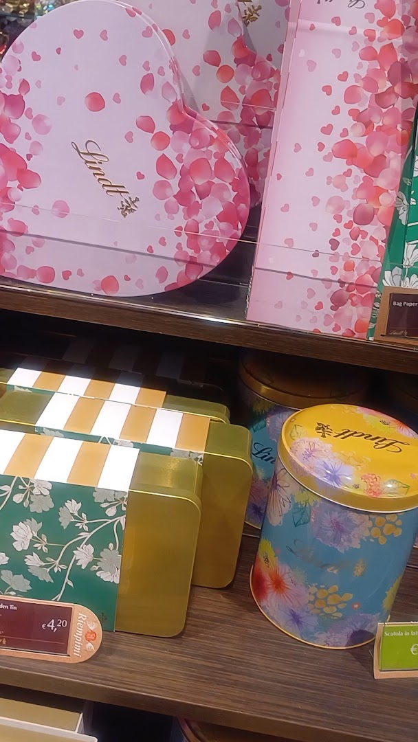 Lindt Chocolate Shop Vicolungo