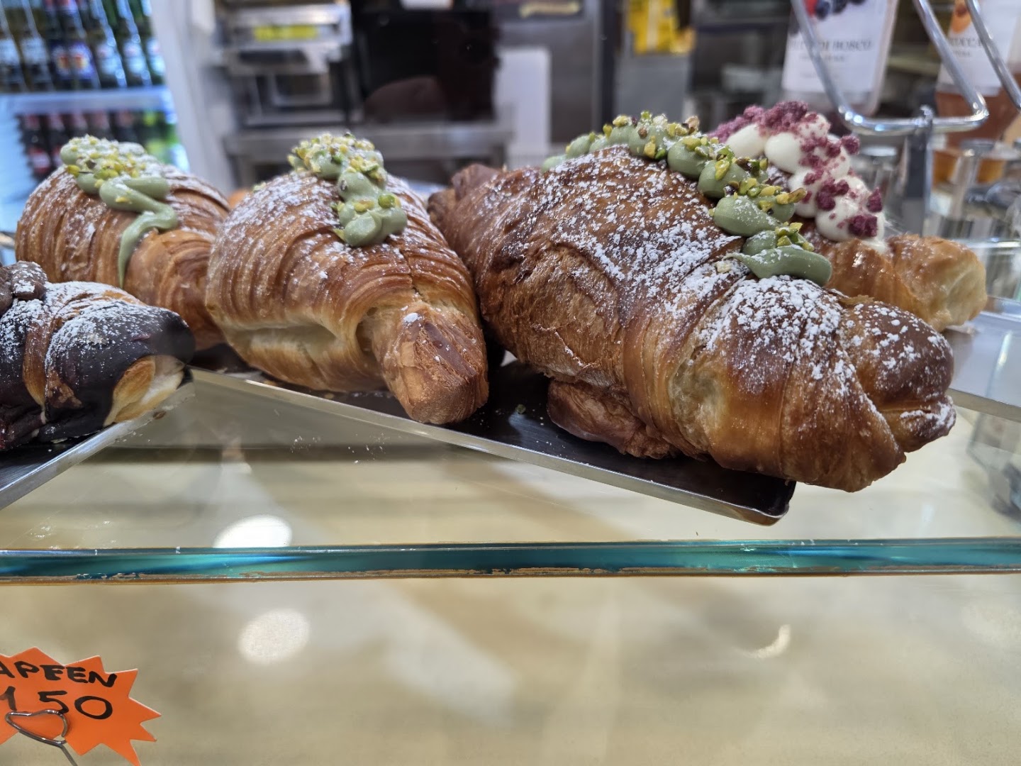 Lion's Bar Cornetteria Pizzeria Rosticceria