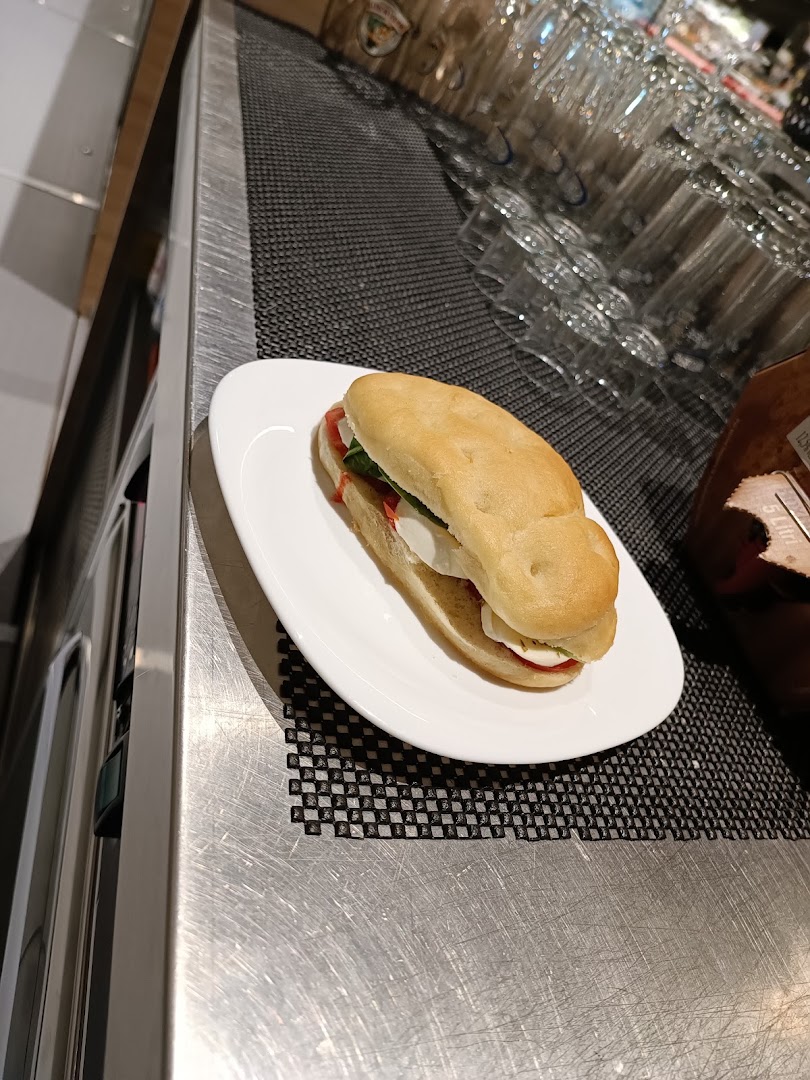 L'Iris Bar