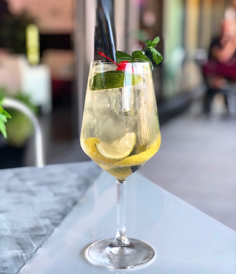 Little Enjoy - Food & Cocktails Bar