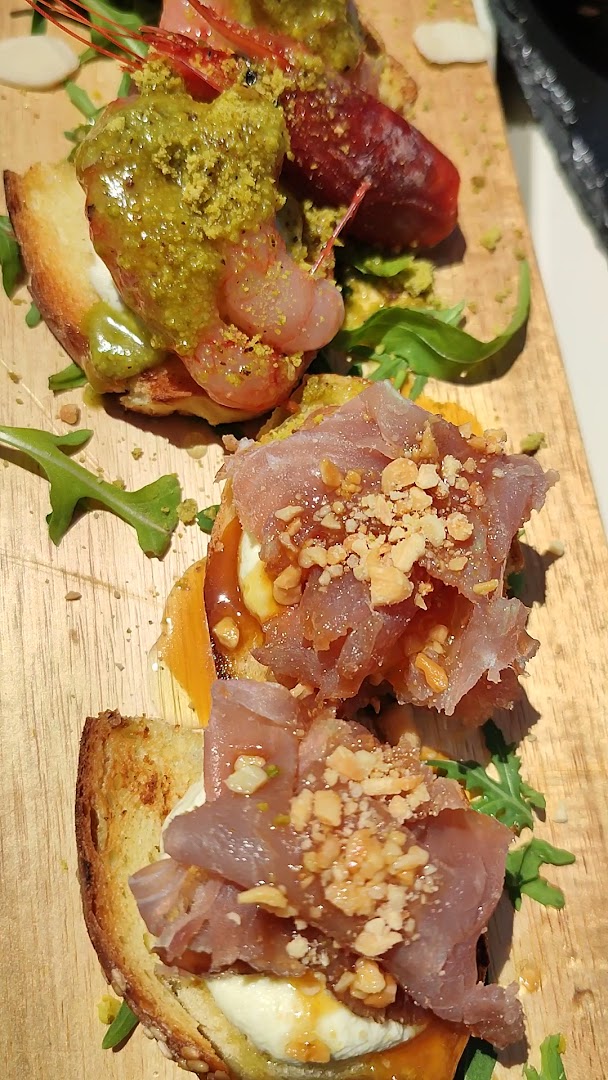 Lo Scalo Restaurant Lounge Bar