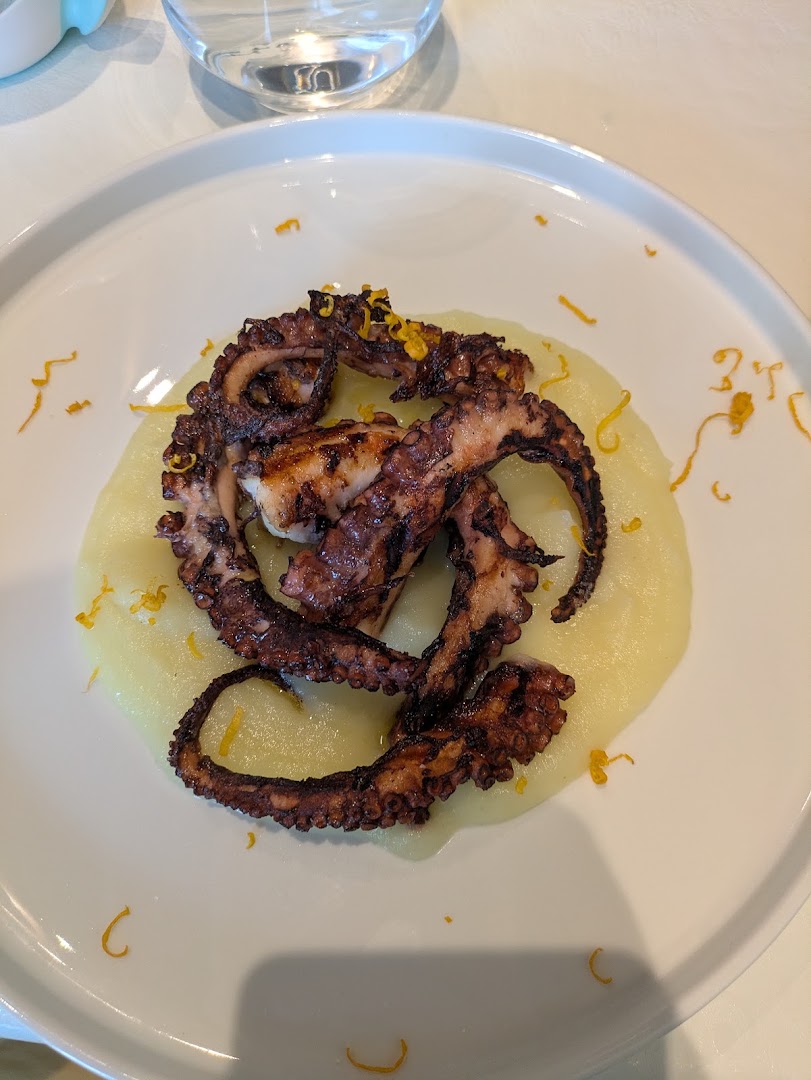 Lo Sfizio Bistro’ & Wine.