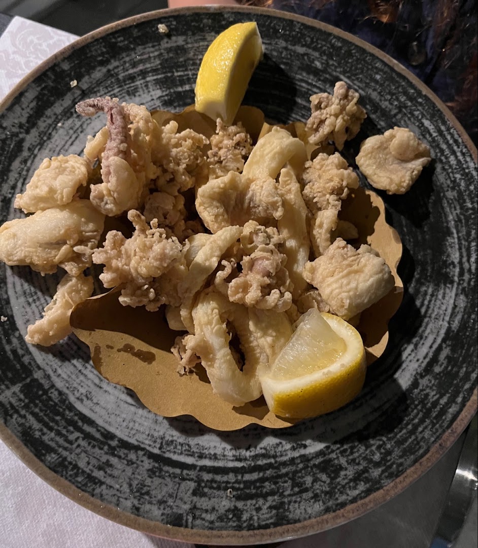 Lo Sfizio Bistro’ & Wine.