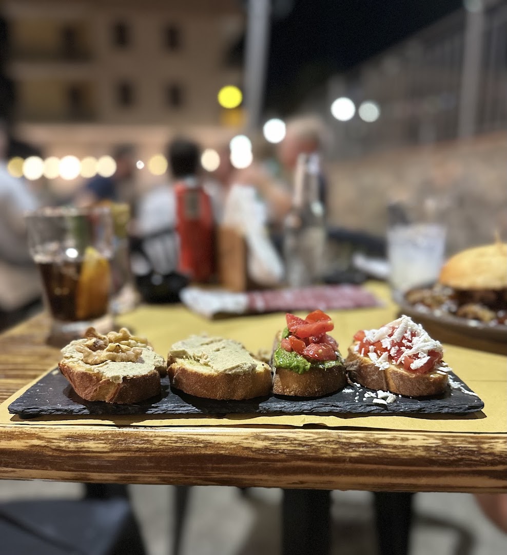 Location Bar, Cardedu