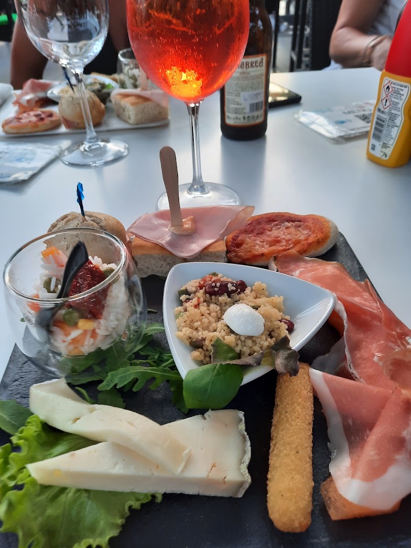LOCO MOTION lounge bar & restorant