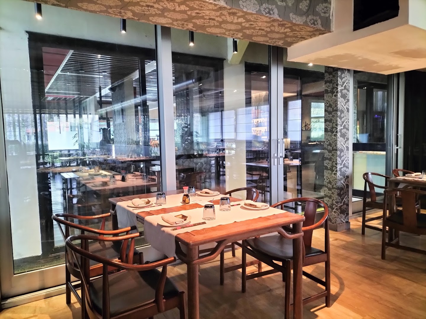 Long Sushi & Cocktails