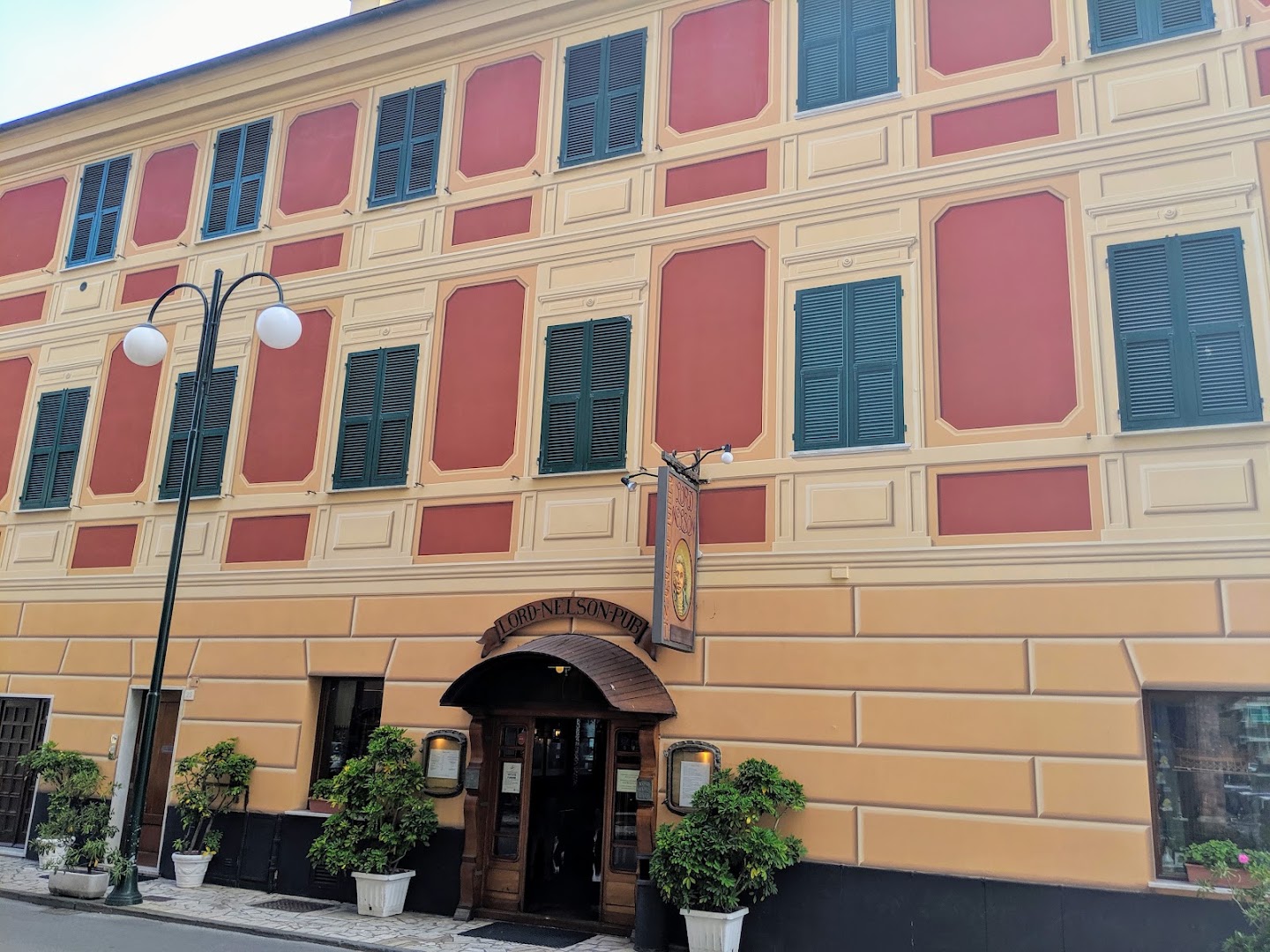 Lord Nelson (Ristorante - American Bar - Enoteca - Appartamenti)