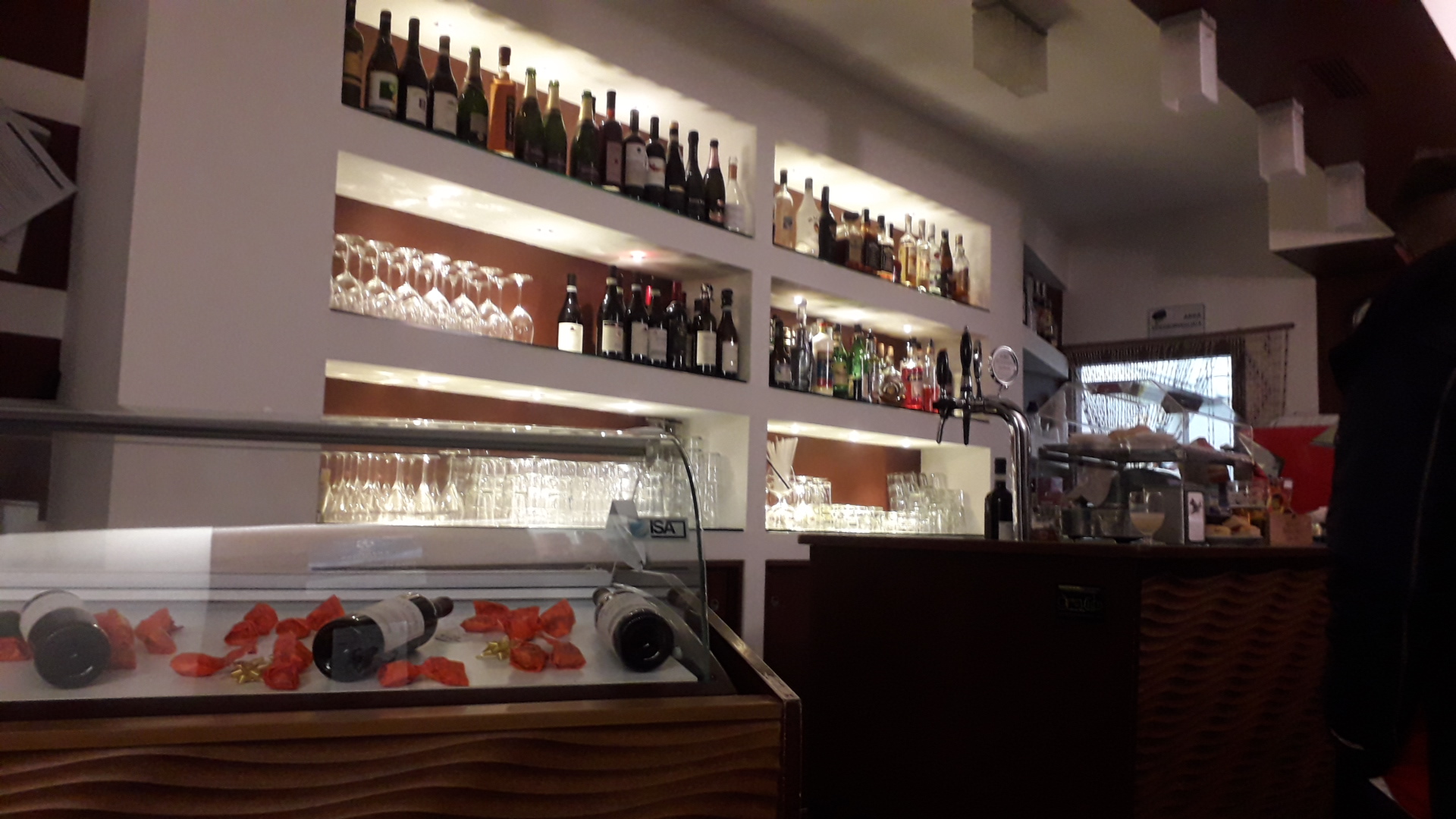 Los Amigos Wine Bar