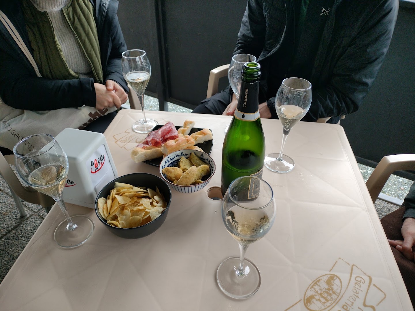 Los Amigos Wine Bar