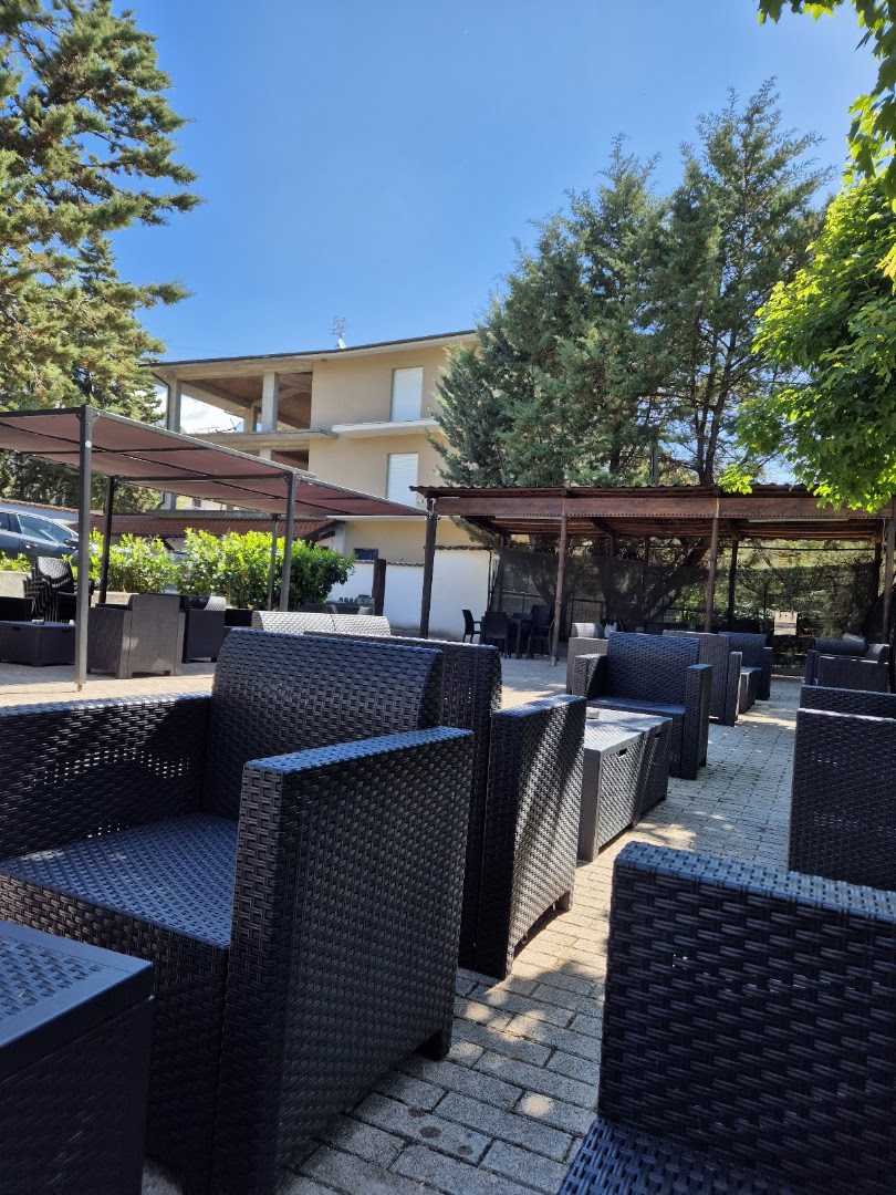 Los Fumo's Hermanos Bar, Celano