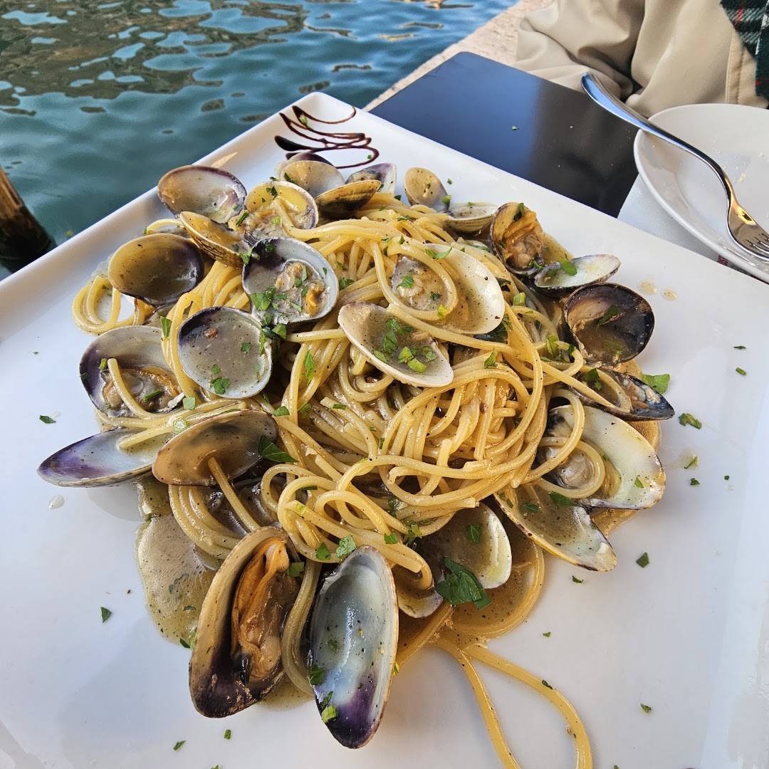 L'Osteria Le Guglie