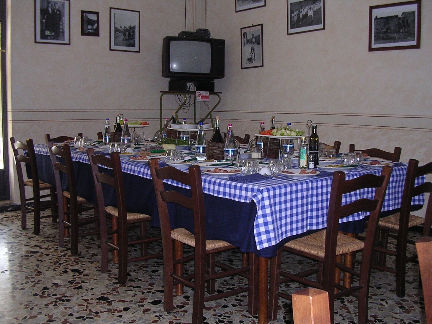 L'osteria Nonna Lola ha ceduto l'attività. Ora si chiama Osteria Dal Baffo