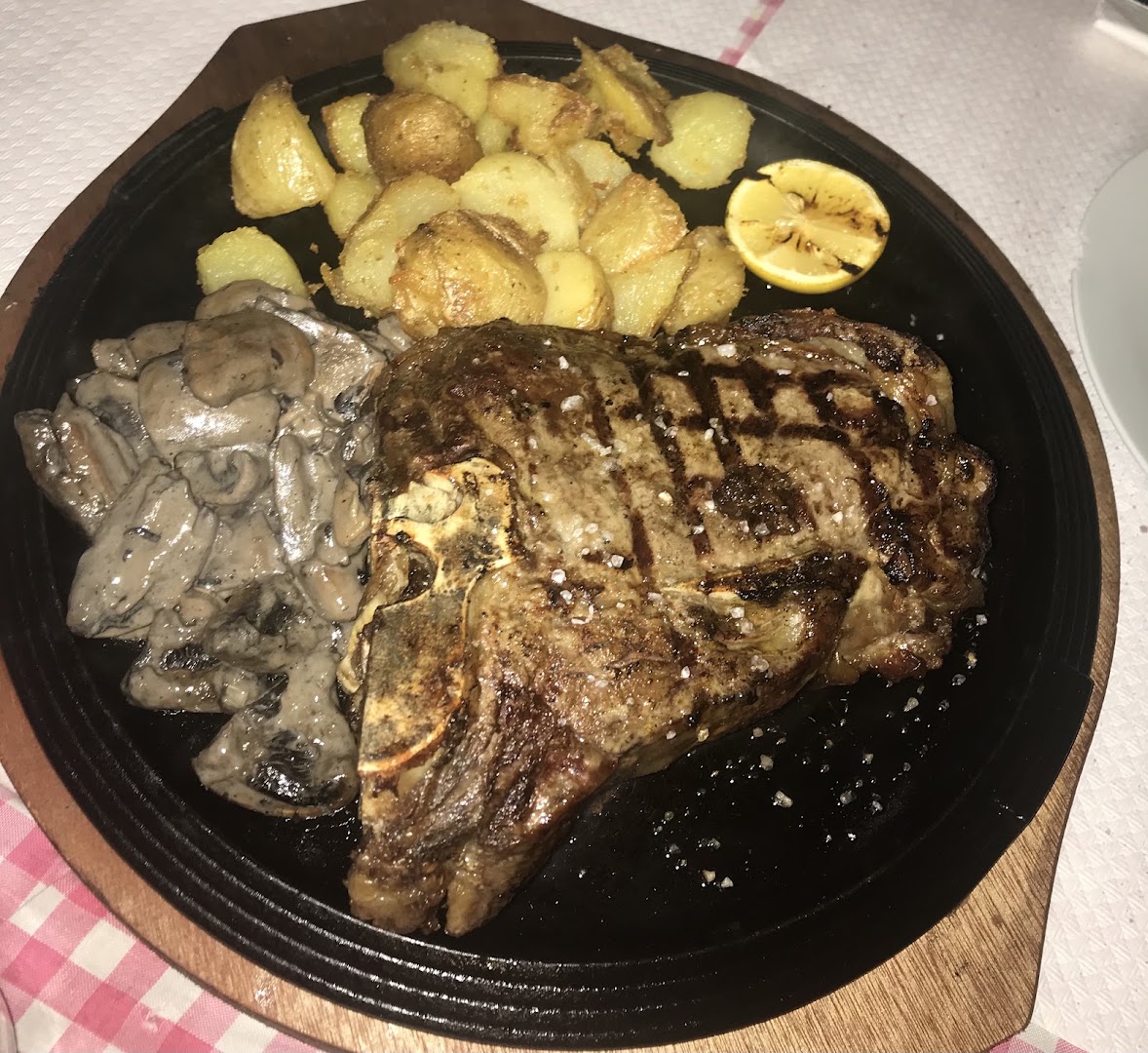 L'Osteria • Vini Divini