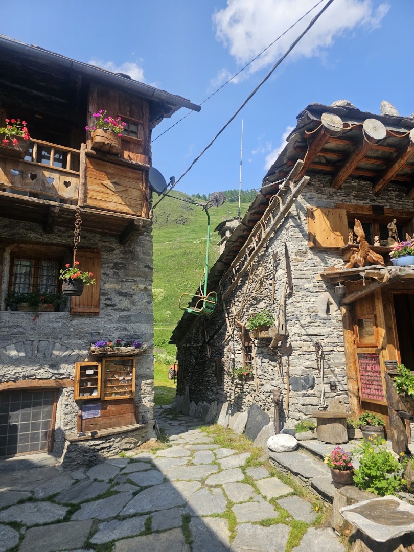 Lou Risto Negosi De La Vilo