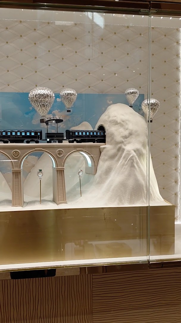 Louis Vuitton Milano Montenapoleone, Milano