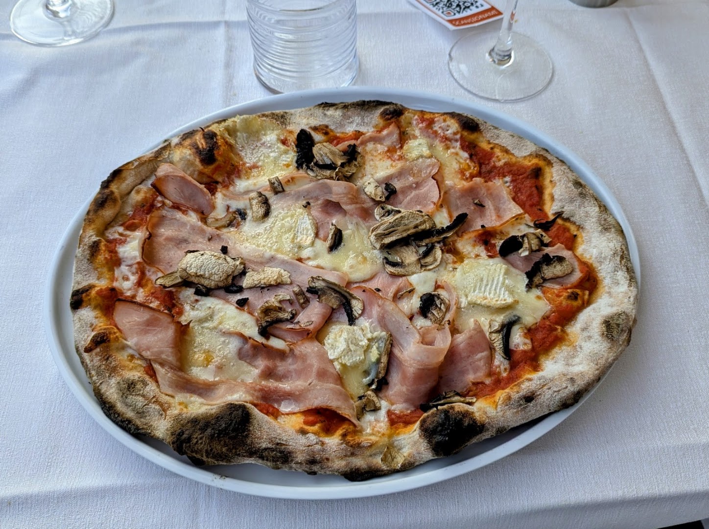 Lovale Pizzeria, Ristorante