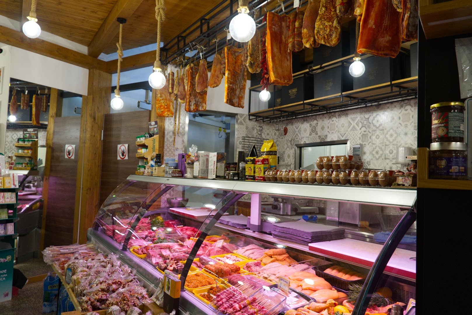 Luca E Francesco | Prosciutteria, Salumeria, Macelleria, Enoteca