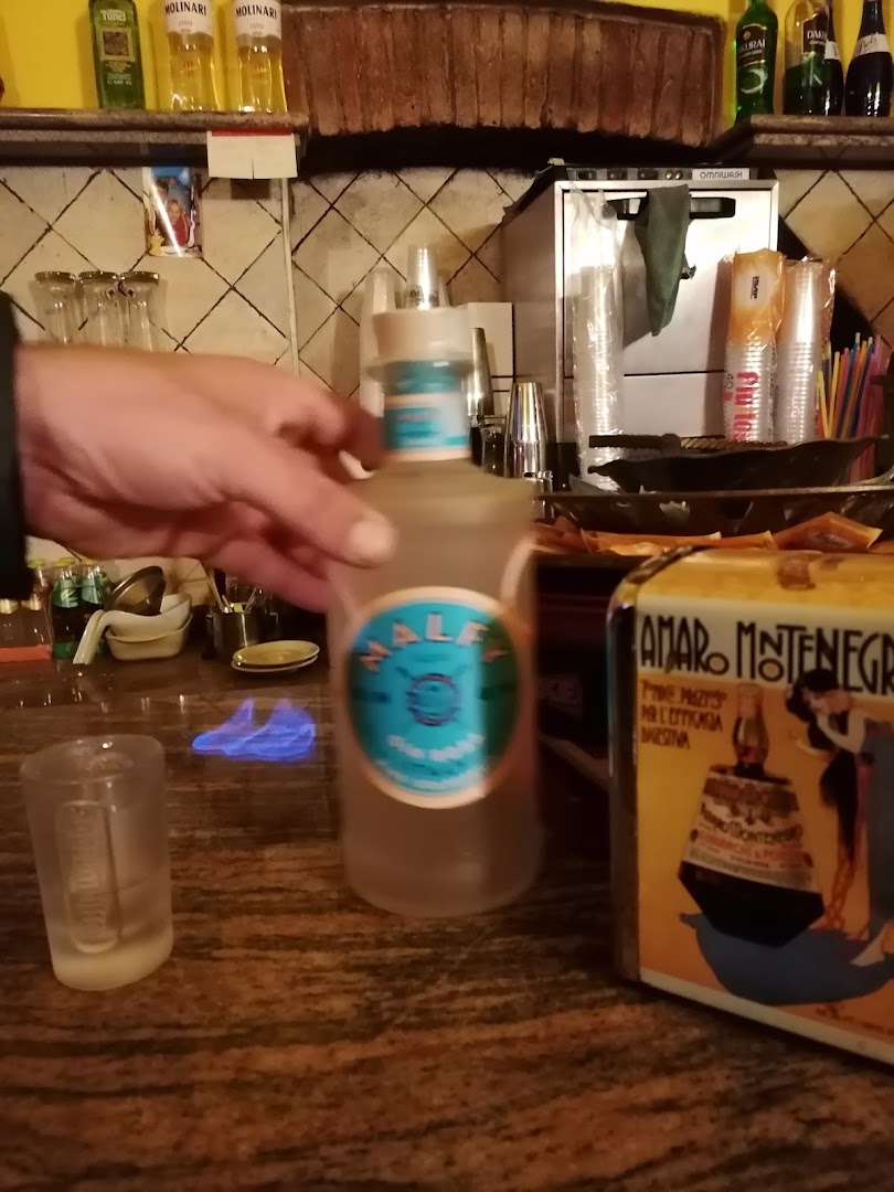 Luca's Bar