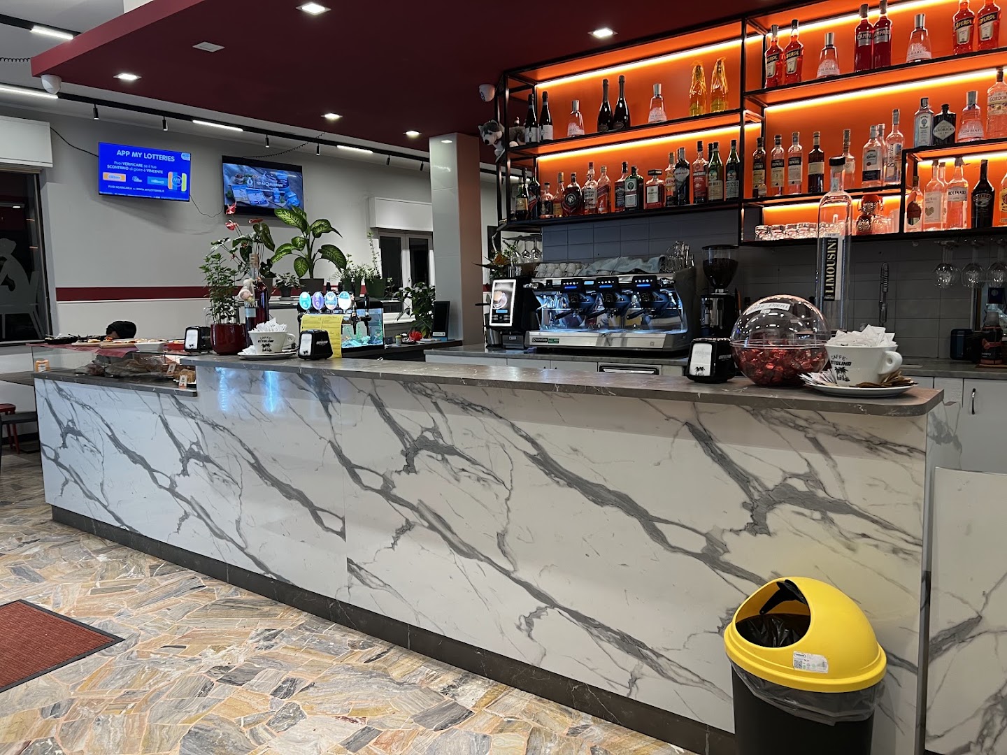 Lucky caffè -TABACCHERIA-ELFBAR-VUSEGO-LIKBR Partner