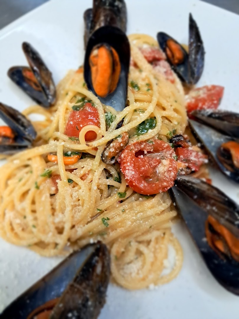 LUI È' PEGGIO DI ME RISTORANTE PIZZERIA BRACERIA GIRARROSTO