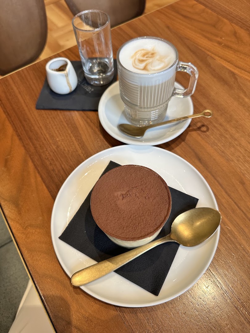 Luminist Cafè Bistrot