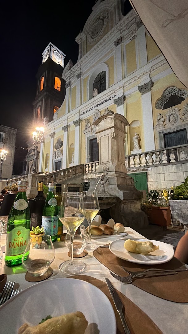 Lumos Restaurant Minori