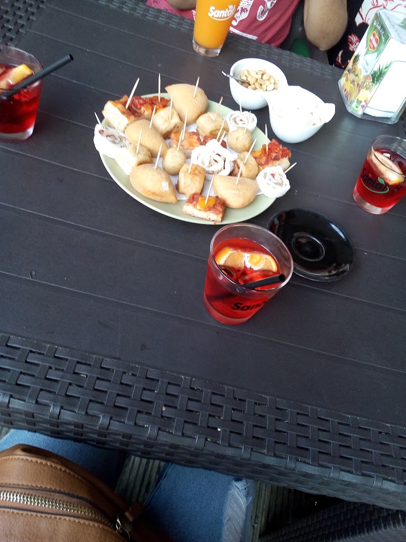 Lunch cafe Club