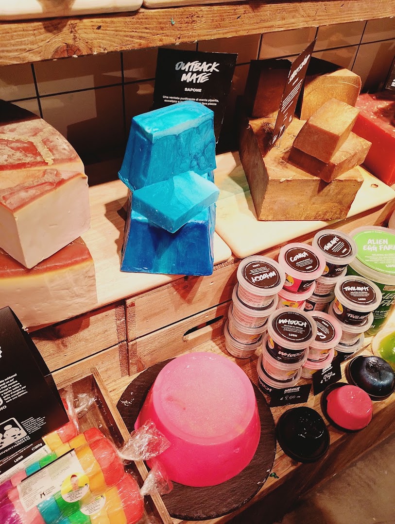 LUSH Cosmetics Le Befane