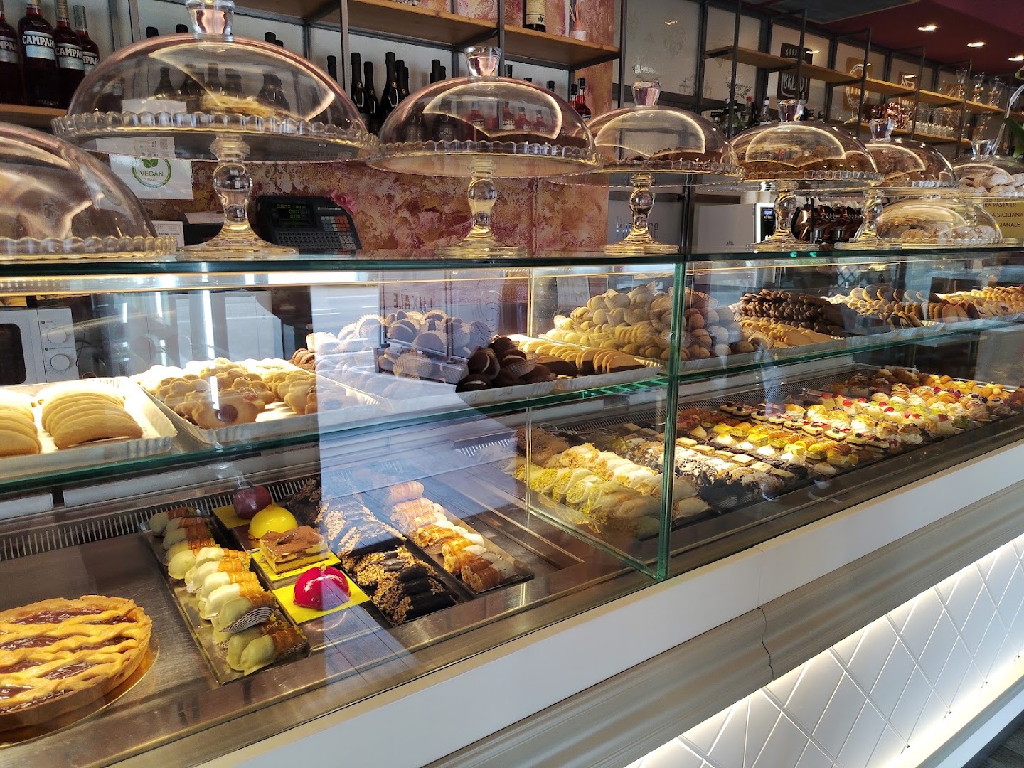 Luxale Coffe Living Food - Ristorante Pizzeria-pasticceria