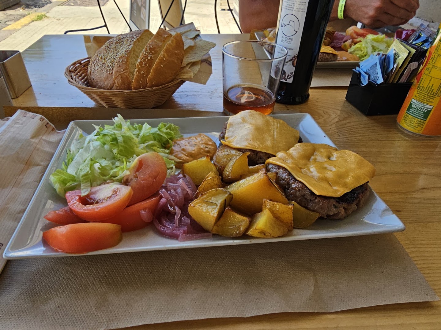 M Cafe Bistrot