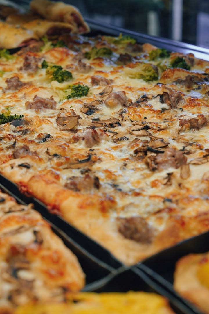 MADAME Pizza • Bar • Tavola Calda