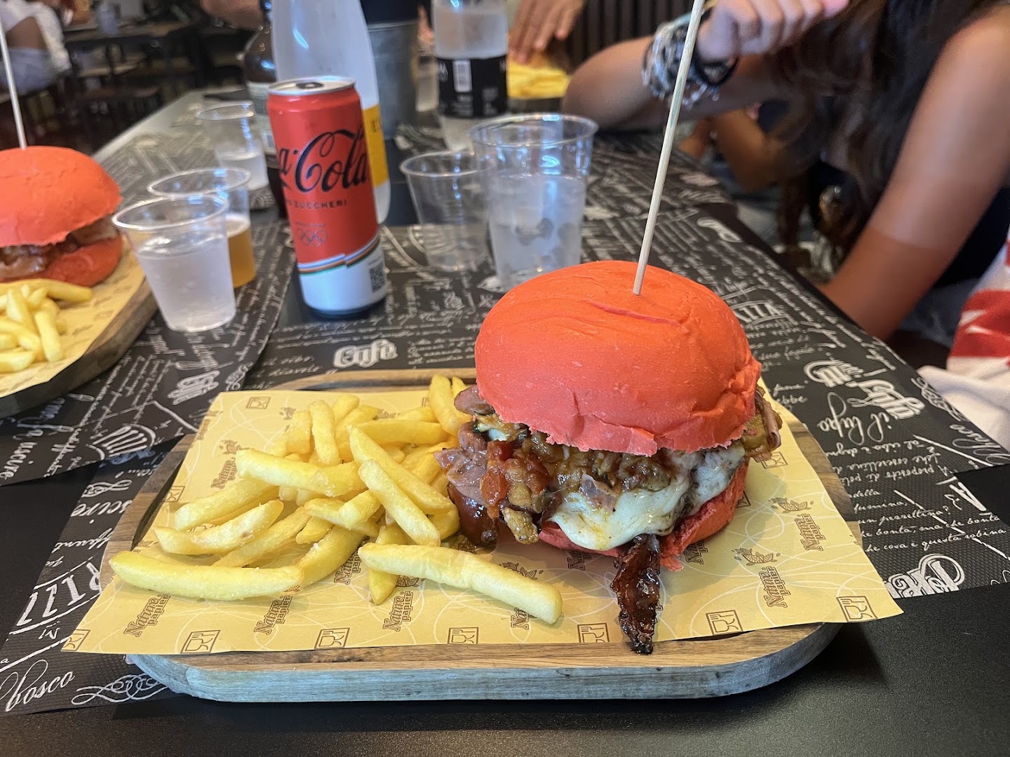 MÀDAROS RESTAURANT
