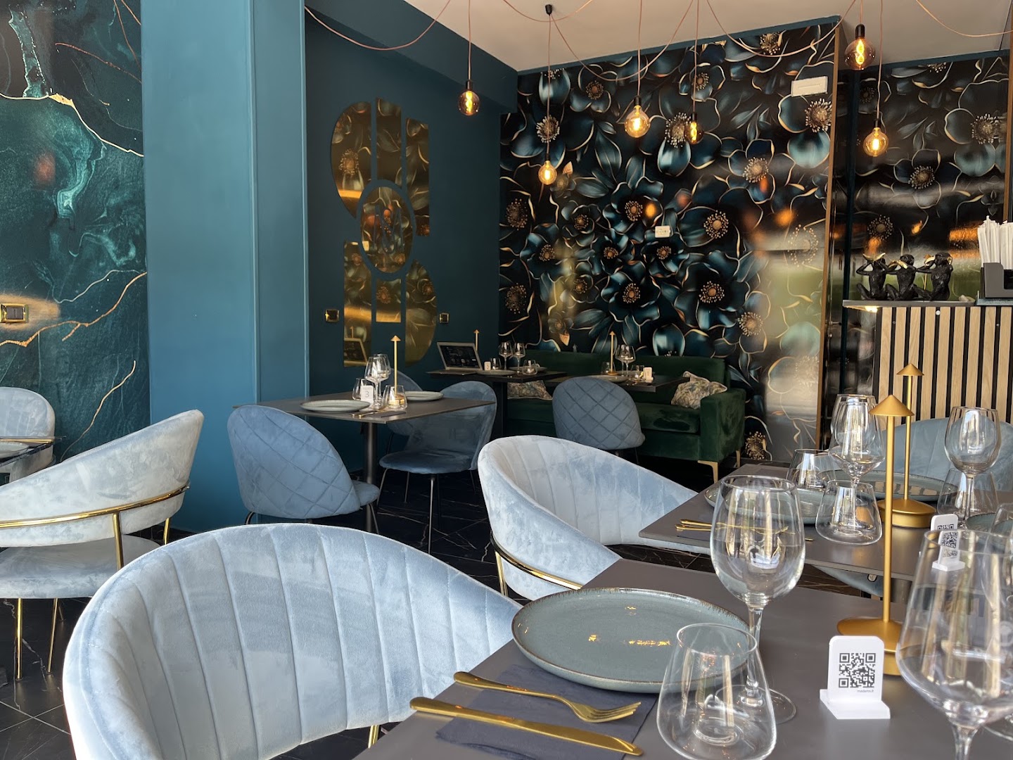 MÀDAROS RESTAURANT