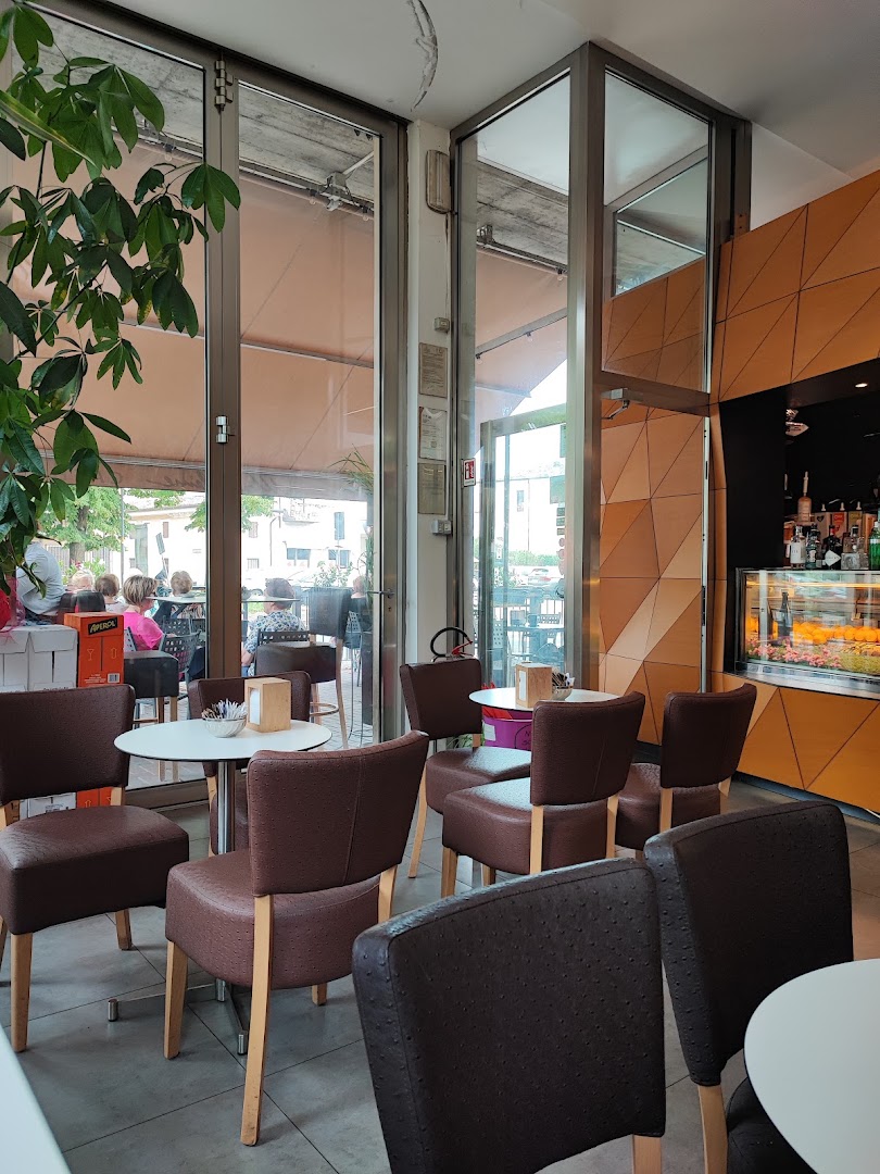 Madeleine Café