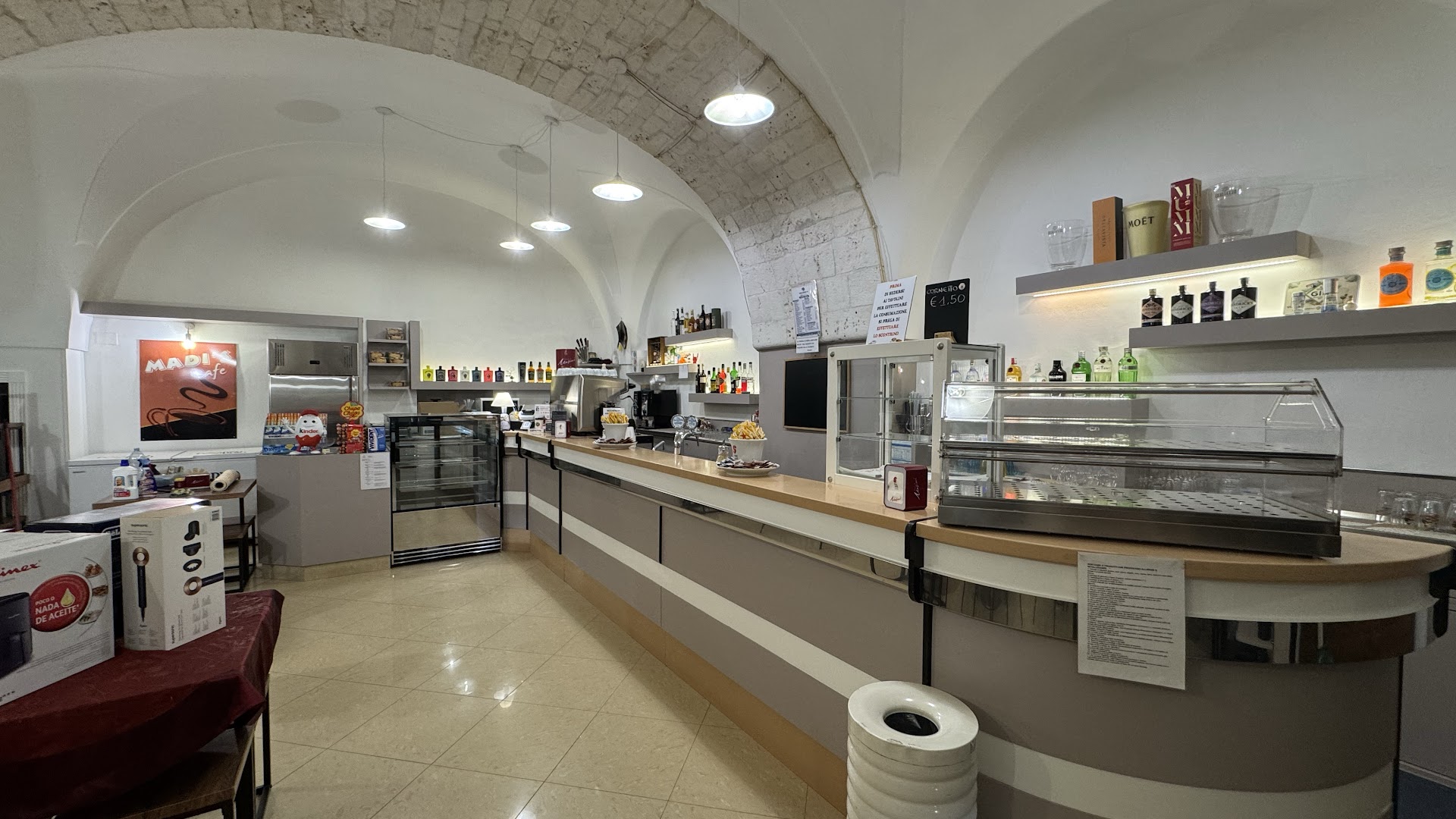 Madi's Cafè, Castellana Grotte