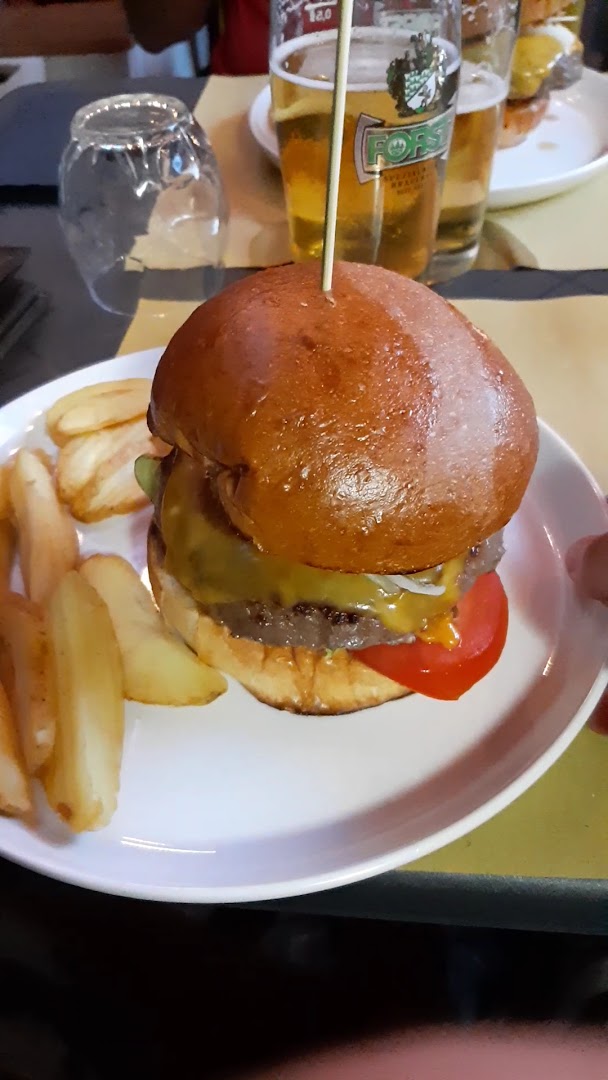 Madmonkeys | Burger street food & birreria