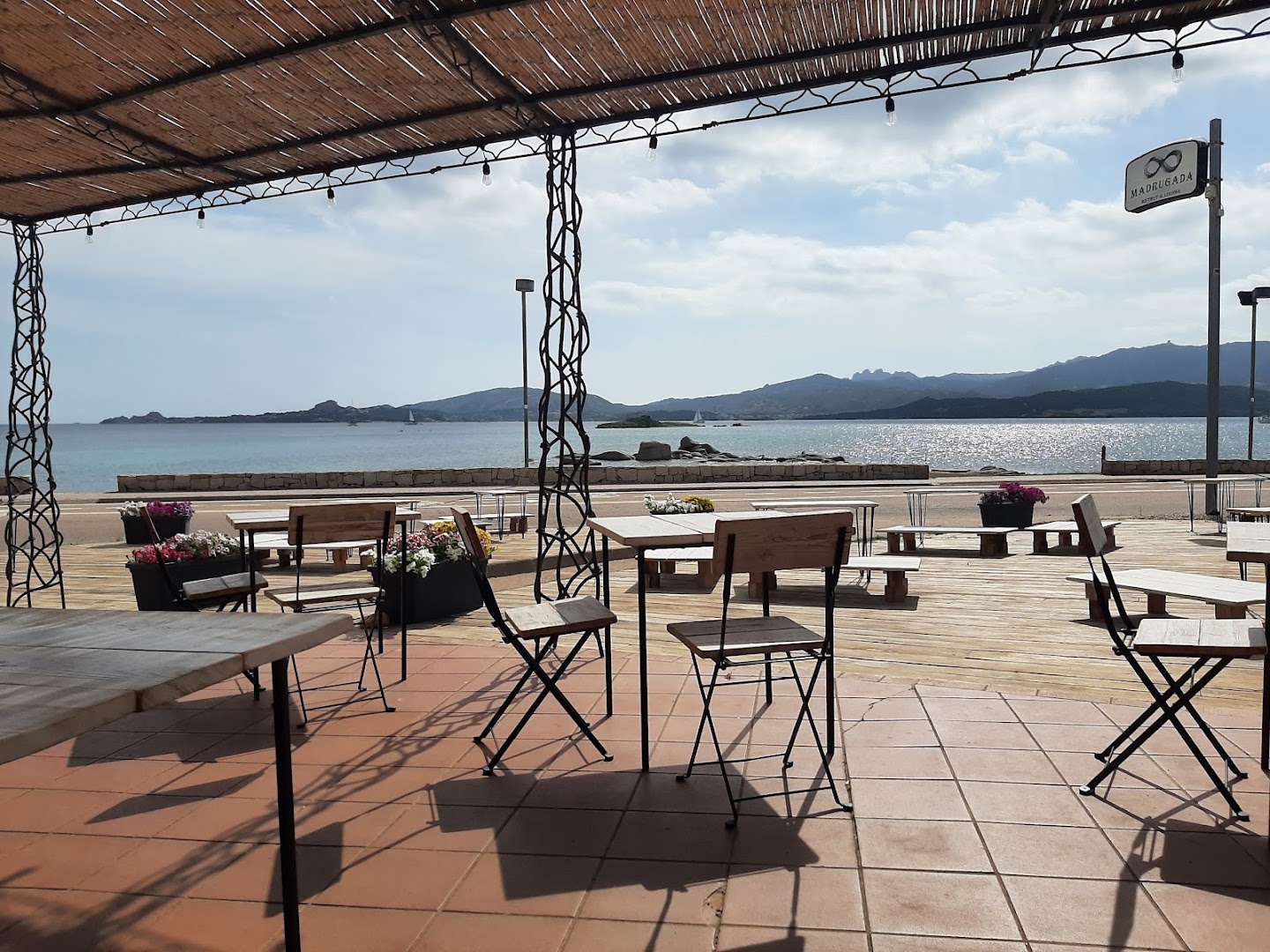 Madrugada Bistrot & Lounge