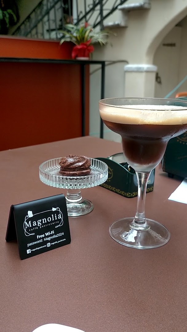 Magnolia - Ristorante con giardino, Colazioni, Aperitivi e Focacceria