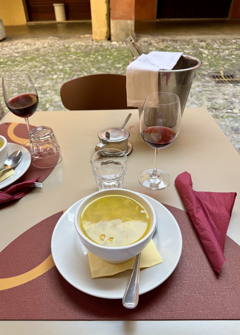 Magonia - Bevande e vivande, Correggio