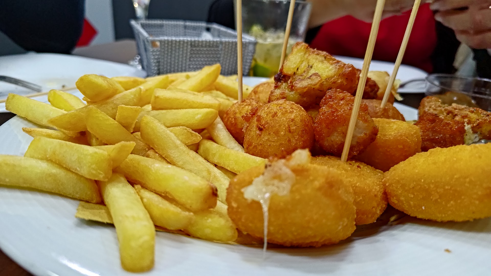Mâi Bén Burger, Genova