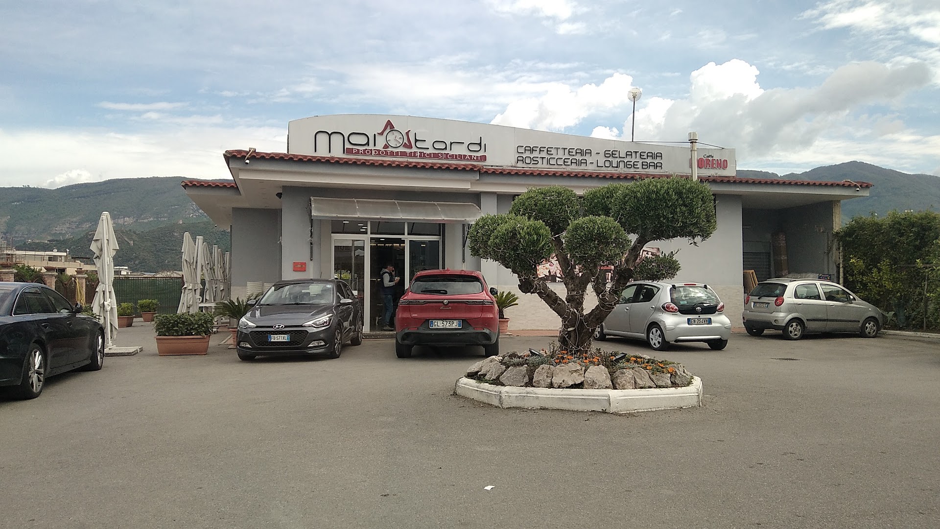 Mai Tardi Lounge Bar