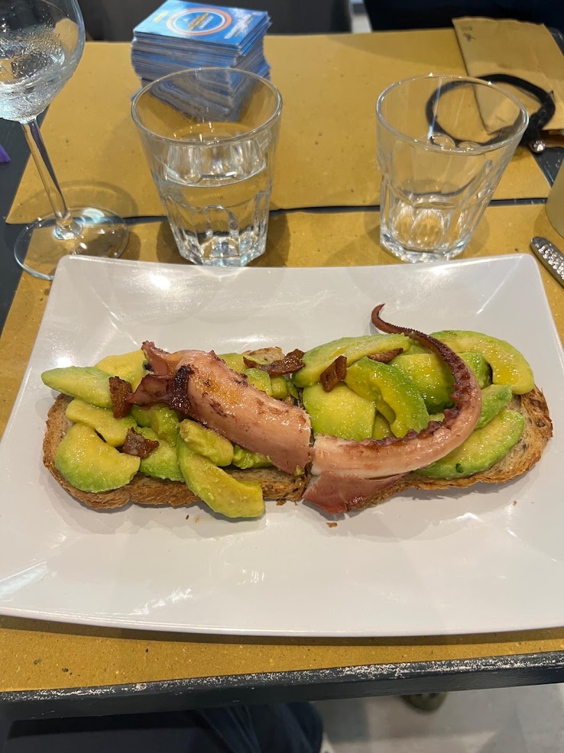Maison Leone café bistrot, Opera