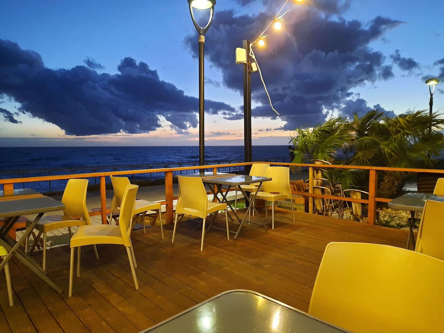 Malecon beach Bar