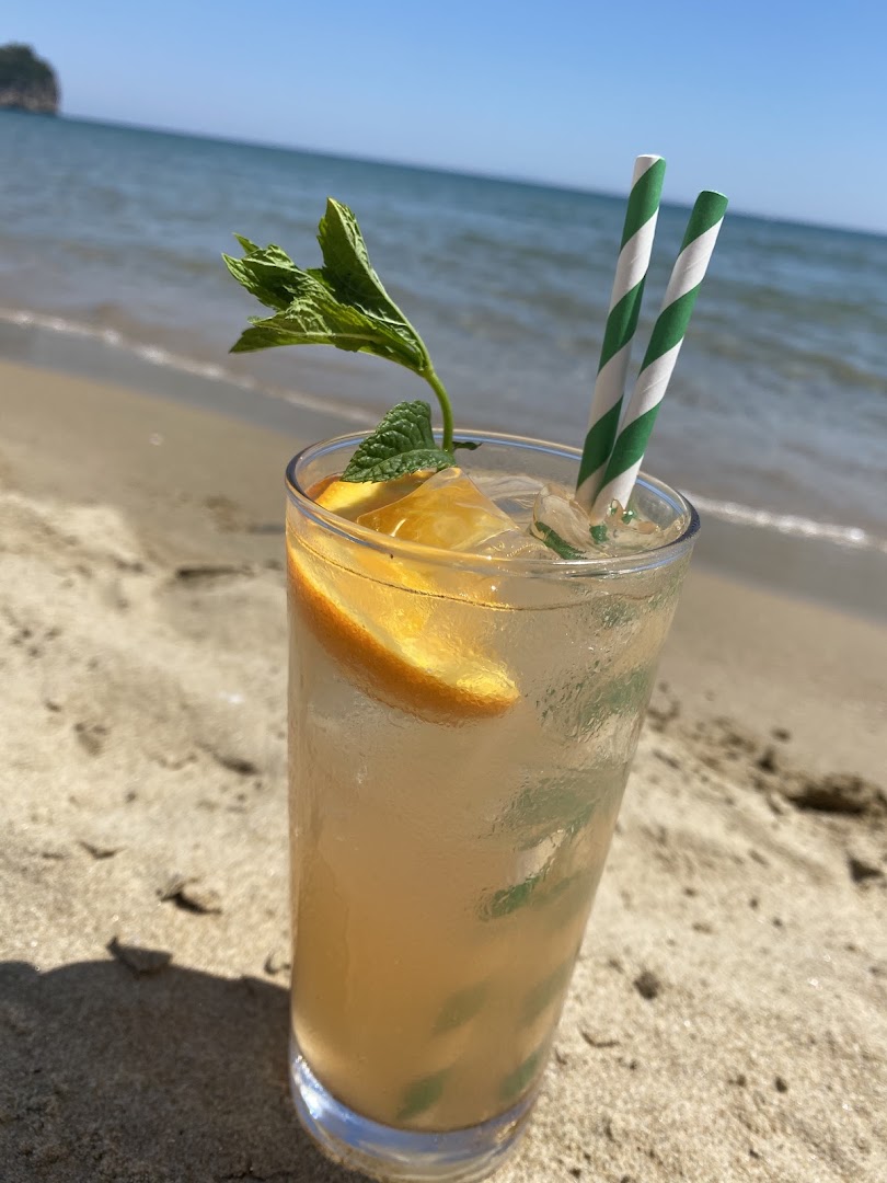 Malibu beach & bar