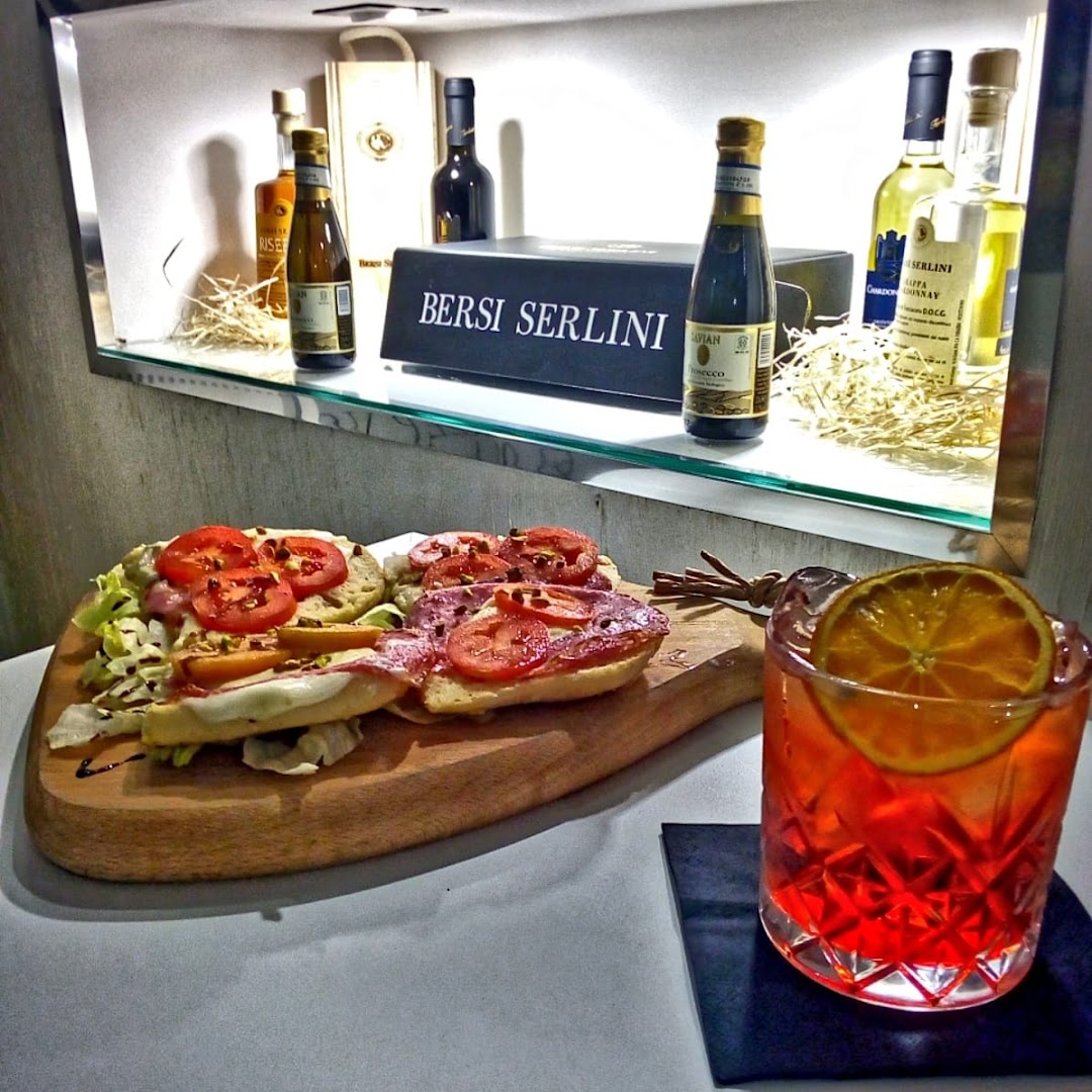 Malibù Gelateria, Longe bar e Pizzeria
