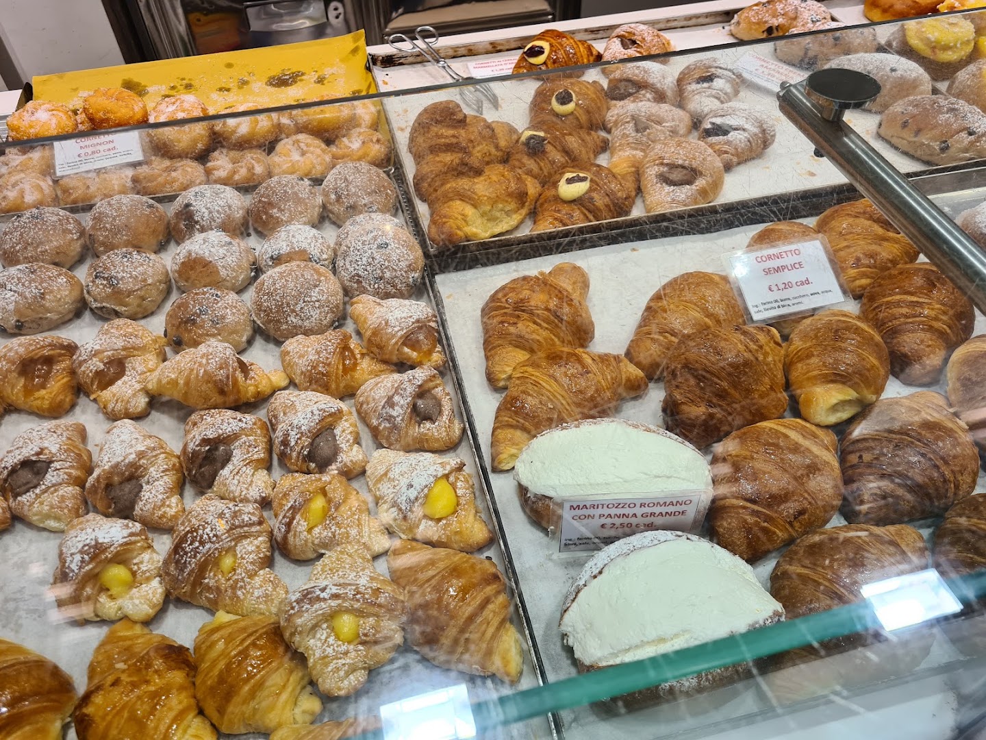 Malva agostini bar