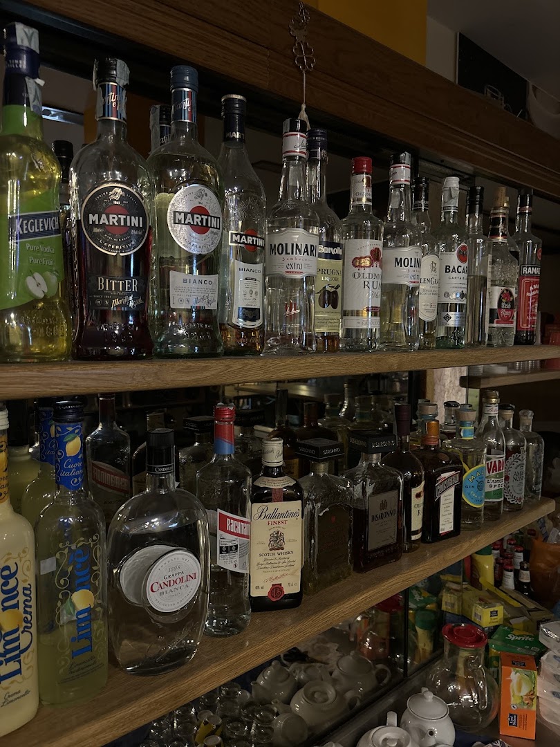 Mama's Bar Restaurant